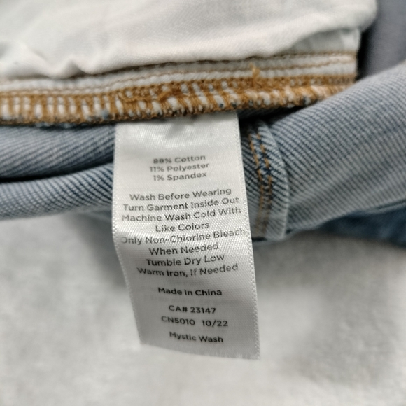 Talbots Light Blue Women's Jeans with Gold Buttons - Picture 8 of 8